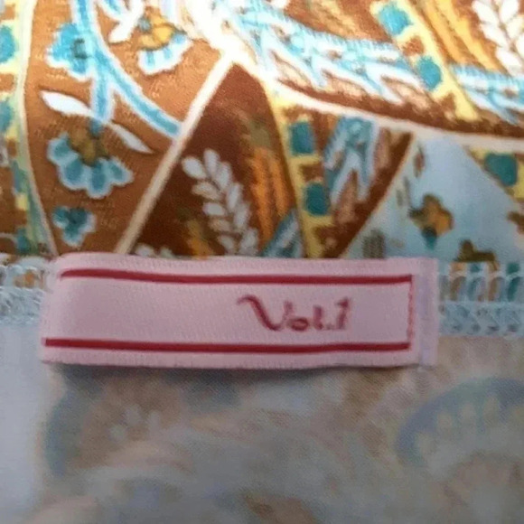 Vol 1 blouse - Picture 5 of 5